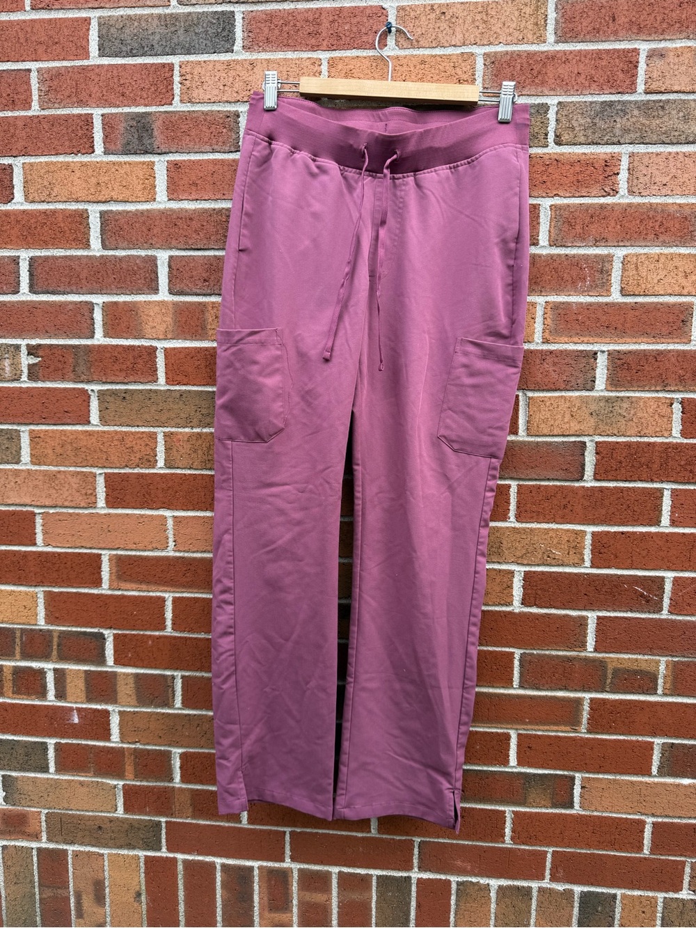 Mandala Women’s Size Small Mauve Burgundy Cargo Scrub Pants
